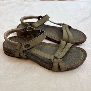 Teva Olive Green Strappy Sandals With Cork Soles Womens 8.5